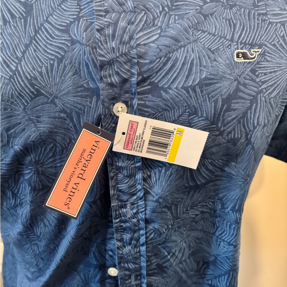 Men’s Vineyard Vines button down shirt - Picture 3 of 5